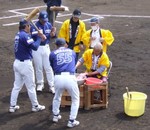 首脳陣や選手がもちつきに参加