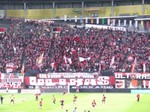 ホームゴール裏を埋めたコンサドーレのサポ