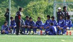 高監督がハーフタイムの指示を伝える