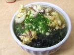 「やまに」の「たこいかうどん」