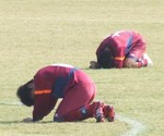 泣き伏す高知中の選手