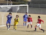 パンチングでクリアするヴォルティスGK津司
