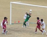 福岡大の攻撃を必死でしのぐ関西大GK児玉