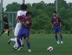 ソレイユ対ELFの競り合い