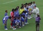 花束を贈呈する横綱・白鵬