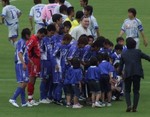 集合写真に収まる横綱・白鵬