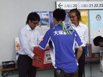 選手による募金活動