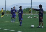 人工芝グラウンドで練習するヴォルティス吉野川