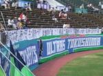 ホームゴール裏の即席横断幕