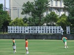 コンプリールのメンバー表横断幕