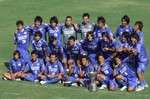 優勝記念の集合写真