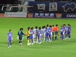 試合終了後の両チーム選手