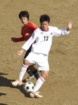 ボールをキープする川島高の12番