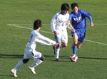 FW岡にパスを要求するMF尾形