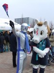 スタジアムのマスコット(左)、クボタのマスコット(右)