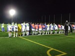 試合後、両チームが整列して一礼
