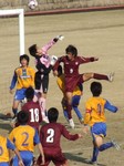 必死のセーブを見せる仙台GK堀田