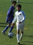 ボールを追う鳥栖の選手
