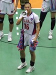 サポーターに呼びかける野中