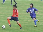 前線からプレスを掛けるMF中川