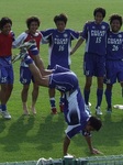 勝利のダンスとバック転