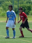 逆転ゴールを決めたポラリスのMF10番(左)