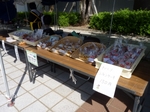 手作りのパンやケーキを販売中