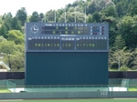 野球場のスコアボードに10月10日オープンの表示が
