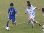 前線でパスを受ける吉野川FW稲井