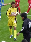挨拶を終えて引き上げる奈良GK日野