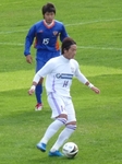 ボールをキープする藤枝のFW石田祐